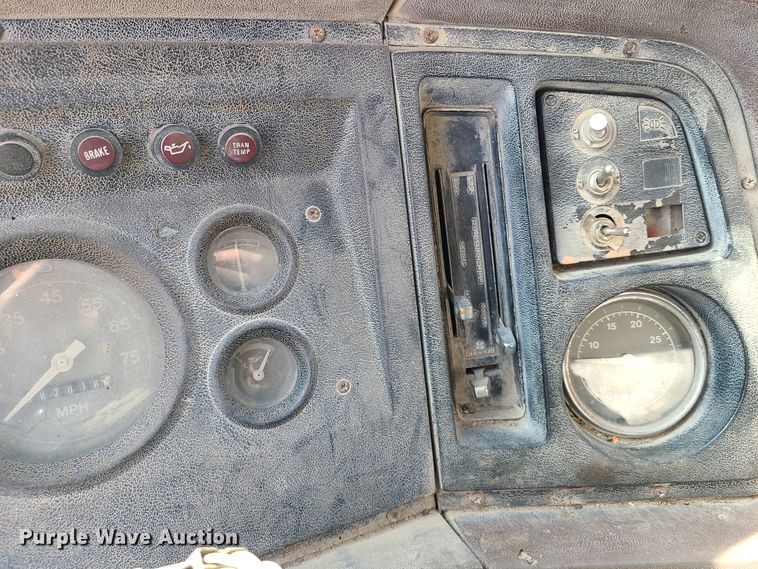 image for item HM9832 1986 Ford 8000  water truck