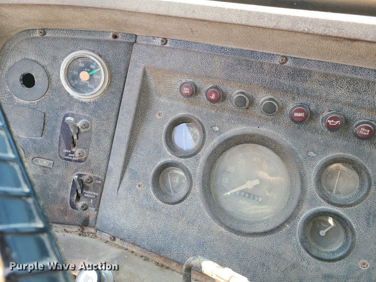 image for item HM9832 1986 Ford 8000  water truck