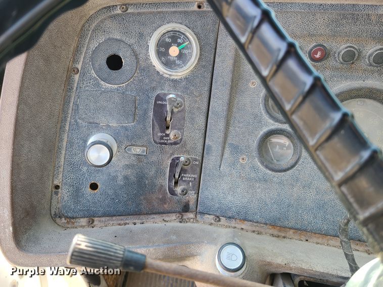 image for item HM9832 1986 Ford 8000  water truck