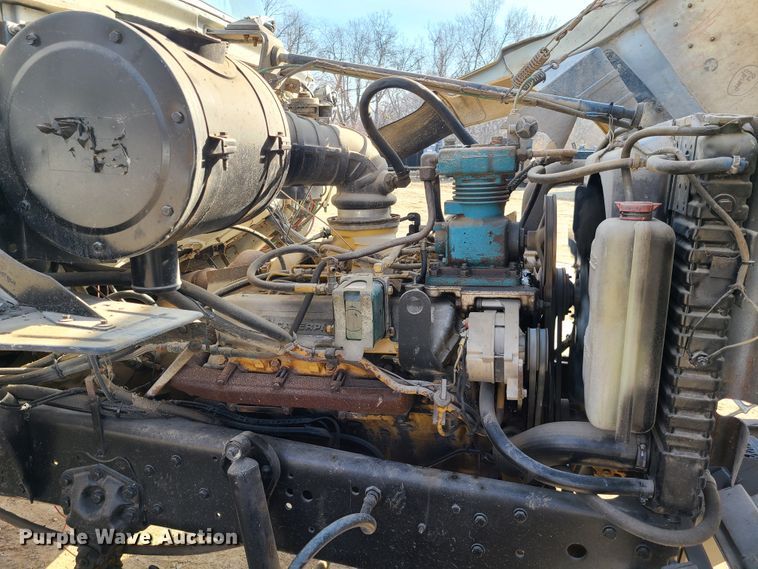 image for item HM9832 1986 Ford 8000  water truck