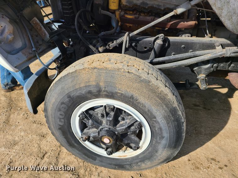 image for item HM9832 1986 Ford 8000  water truck