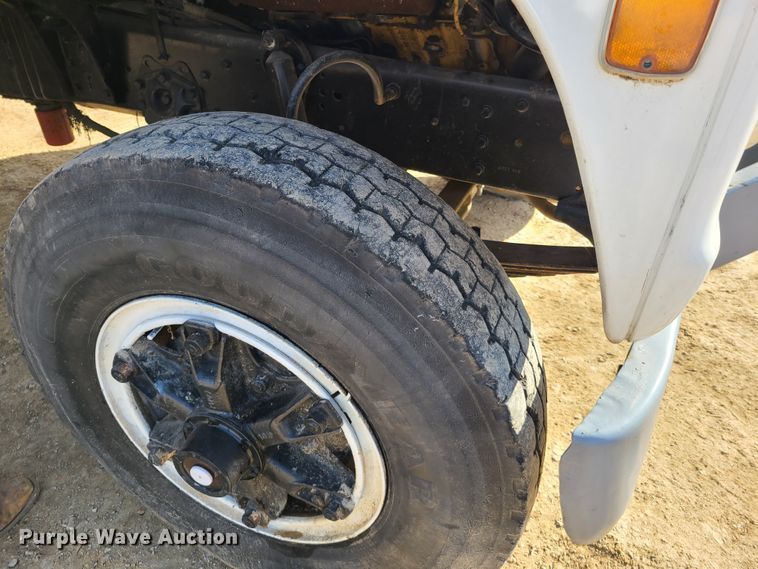 image for item HM9832 1986 Ford 8000  water truck