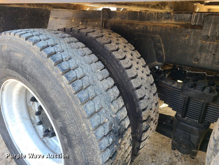 image for item HM9832 1986 Ford 8000  water truck