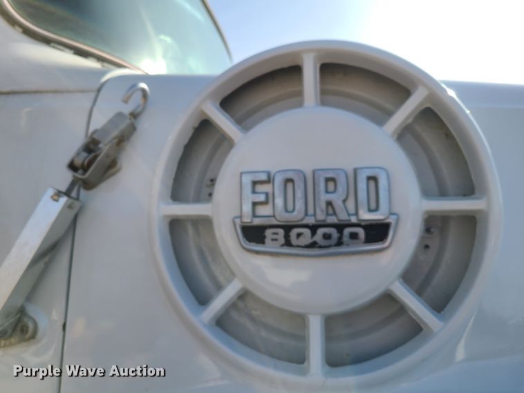 image for item HM9832 1986 Ford 8000  water truck