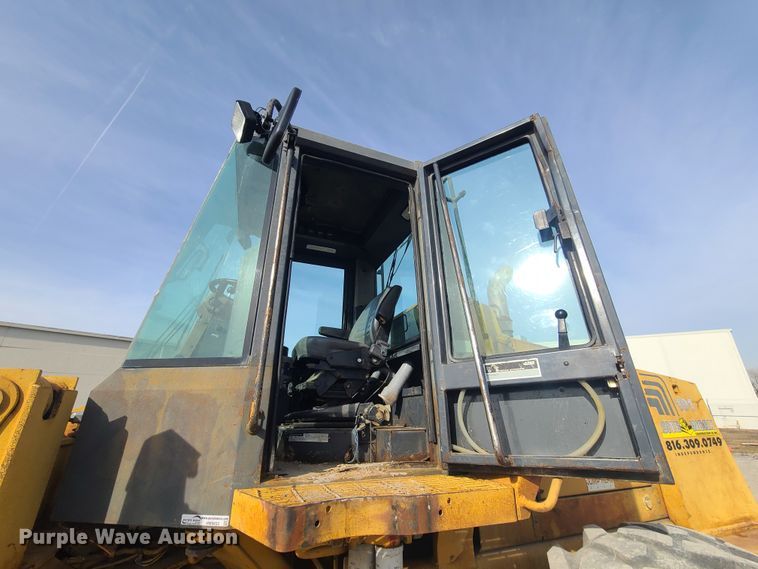 image for item HM9833 1997 Case 721B  wheel loader