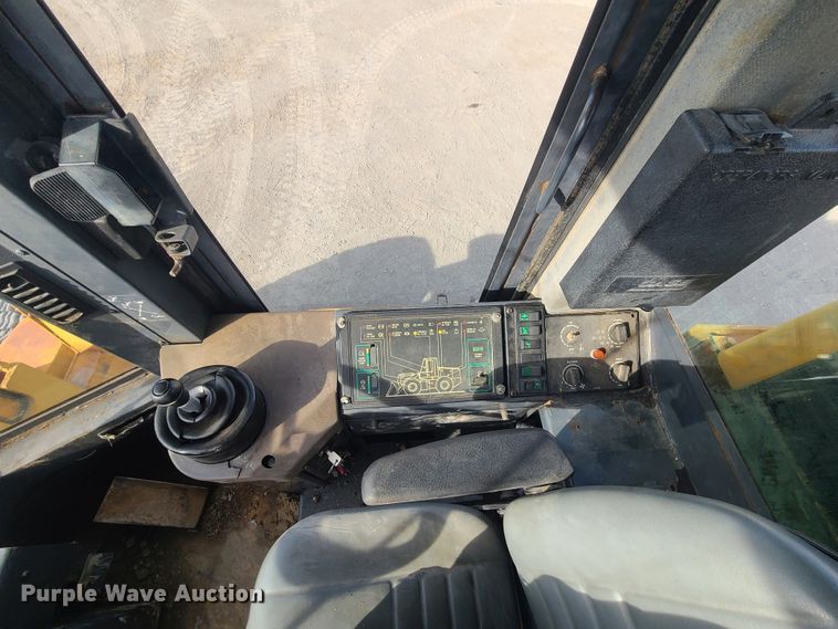 image for item HM9833 1997 Case 721B  wheel loader