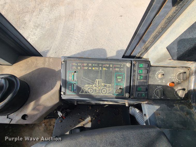 image for item HM9833 1997 Case 721B  wheel loader