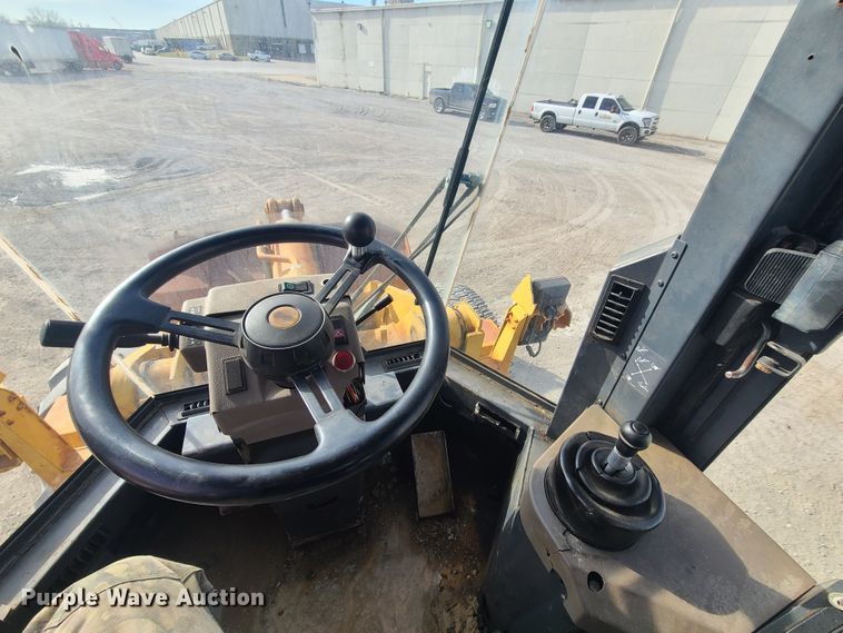 image for item HM9833 1997 Case 721B  wheel loader