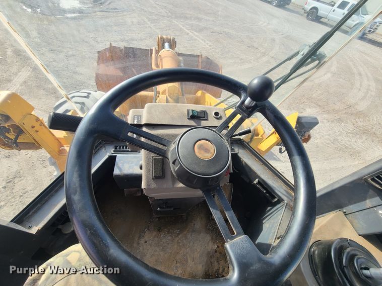 image for item HM9833 1997 Case 721B  wheel loader