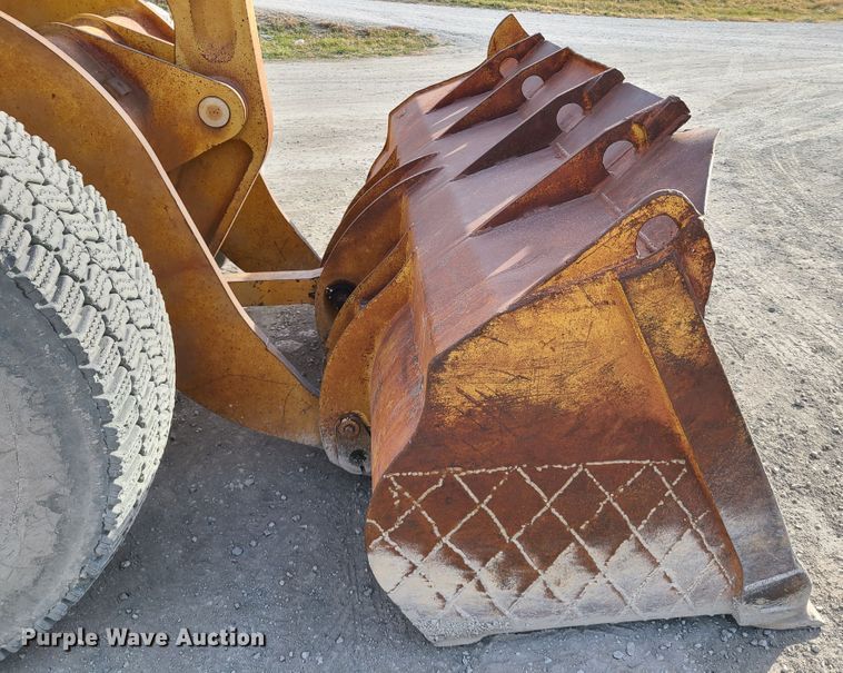 image for item HM9833 1997 Case 721B  wheel loader