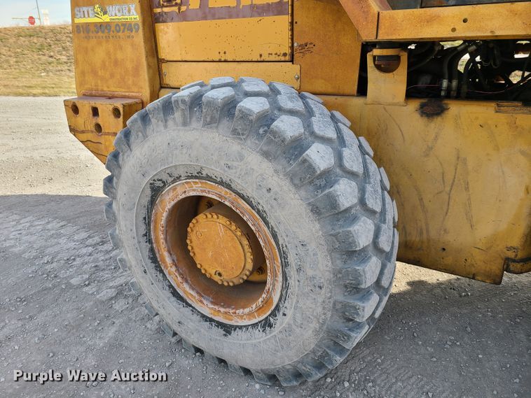 image for item HM9833 1997 Case 721B  wheel loader