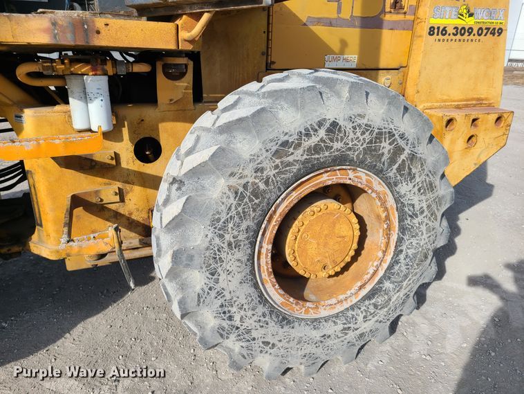 image for item HM9833 1997 Case 721B  wheel loader