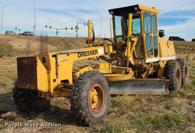 image for item HM9834 Dresser 850  motor grader
