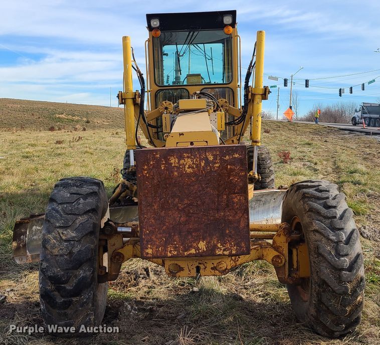 image for item HM9834 Dresser 850  motor grader