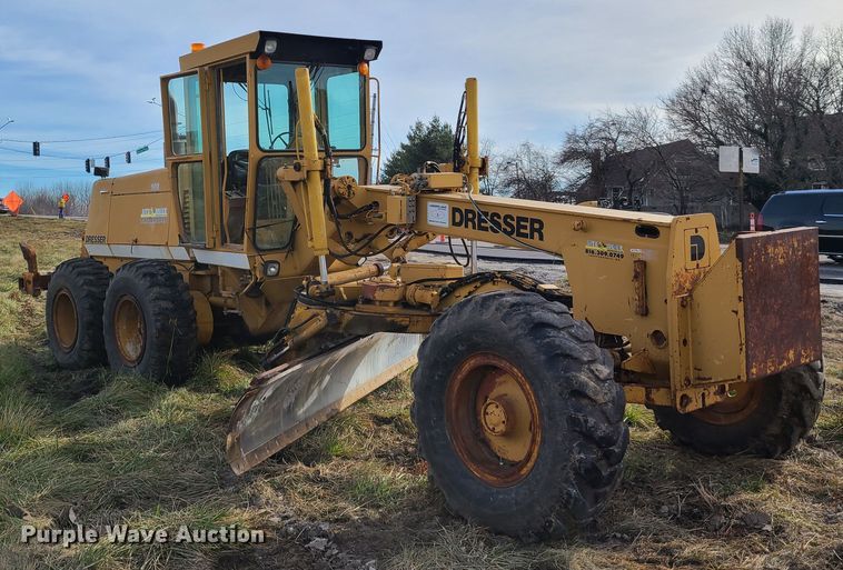 image for item HM9834 Dresser 850  motor grader