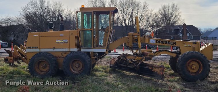 image for item HM9834 Dresser 850  motor grader