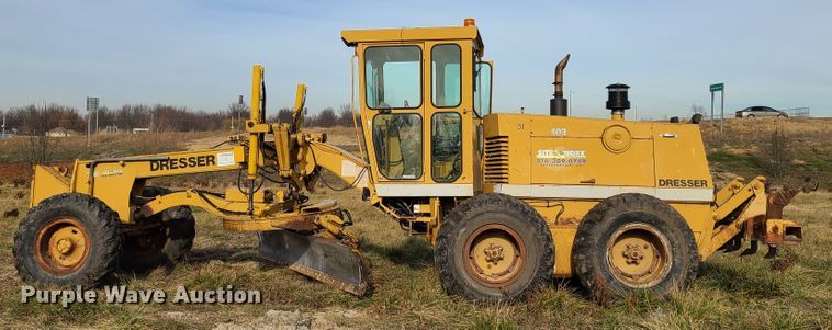 image for item HM9834 Dresser 850  motor grader