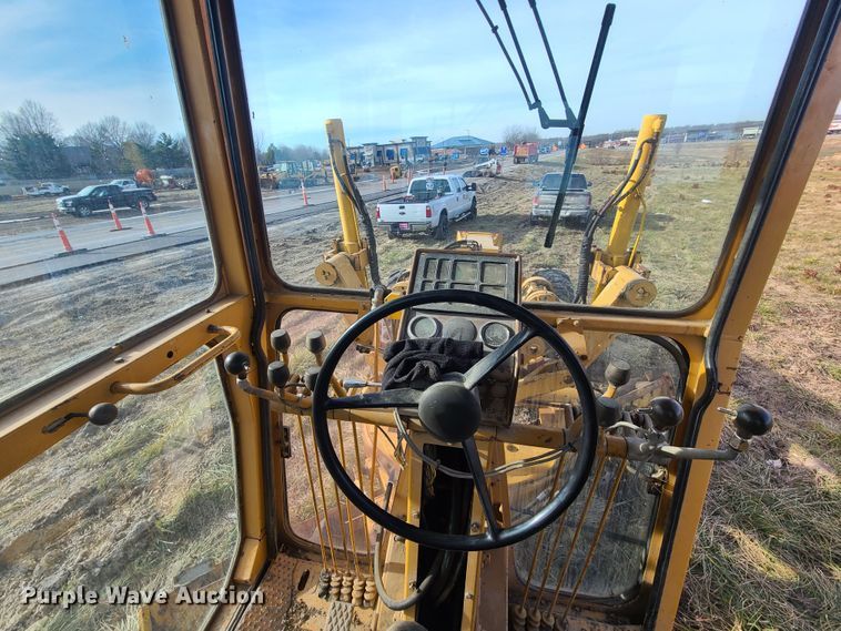 image for item HM9834 Dresser 850  motor grader