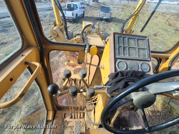 image for item HM9834 Dresser 850  motor grader