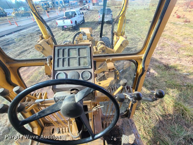 image for item HM9834 Dresser 850  motor grader