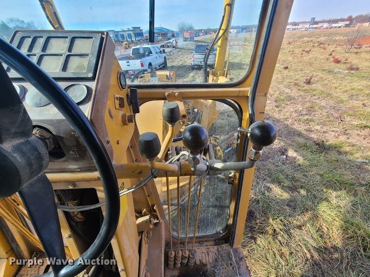 image for item HM9834 Dresser 850  motor grader