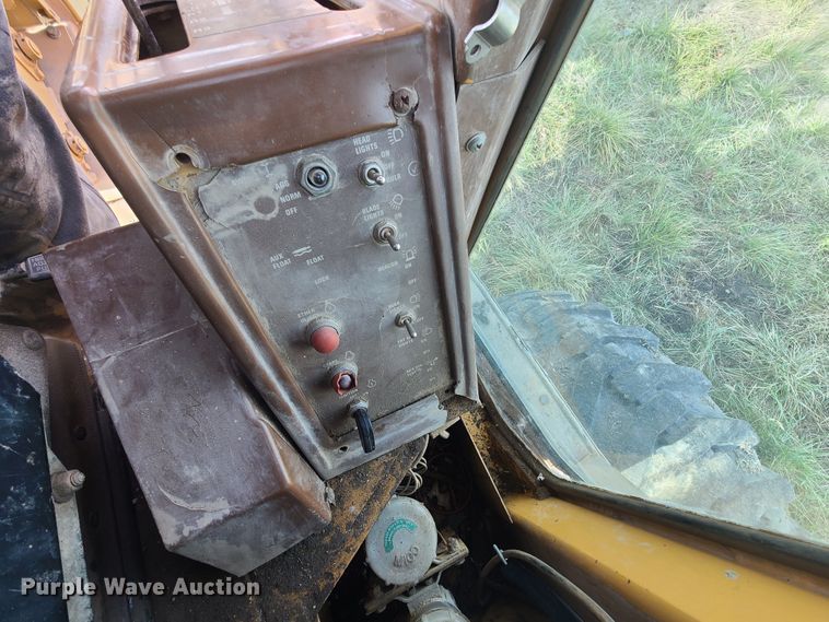 image for item HM9834 Dresser 850  motor grader