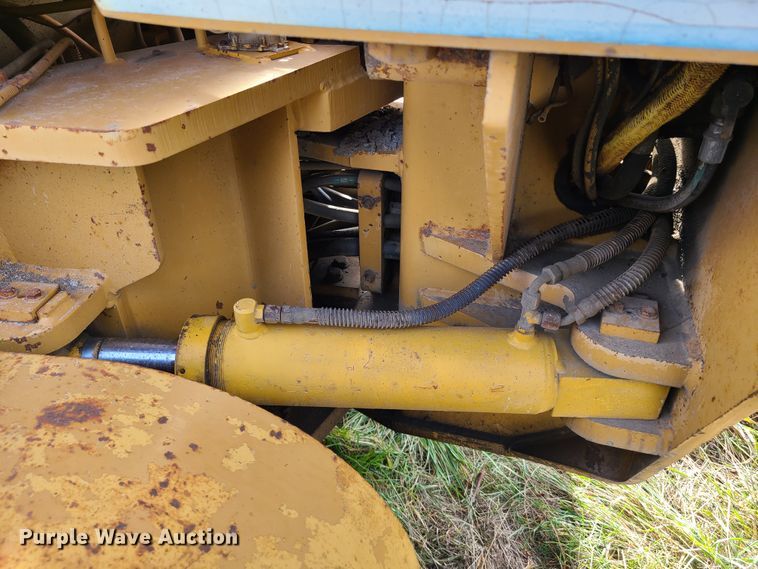 image for item HM9834 Dresser 850  motor grader