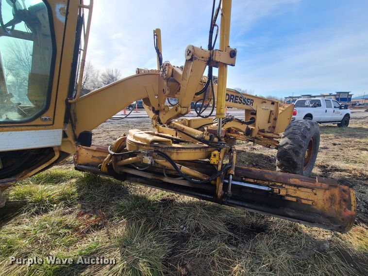 image for item HM9834 Dresser 850  motor grader