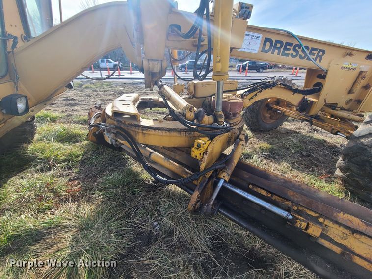 image for item HM9834 Dresser 850  motor grader