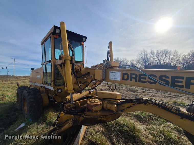 image for item HM9834 Dresser 850  motor grader