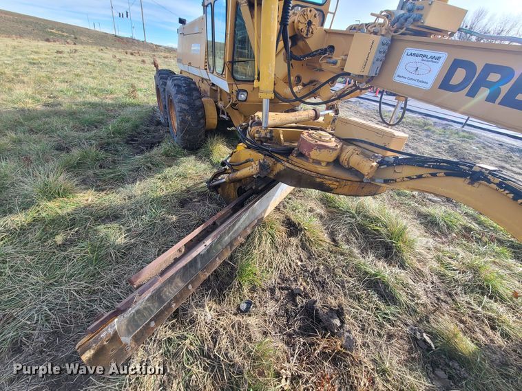 image for item HM9834 Dresser 850  motor grader