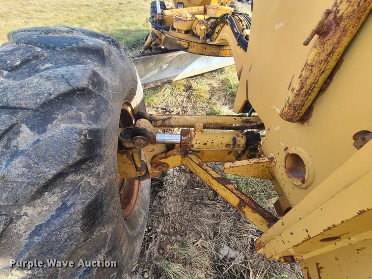 image for item HM9834 Dresser 850  motor grader