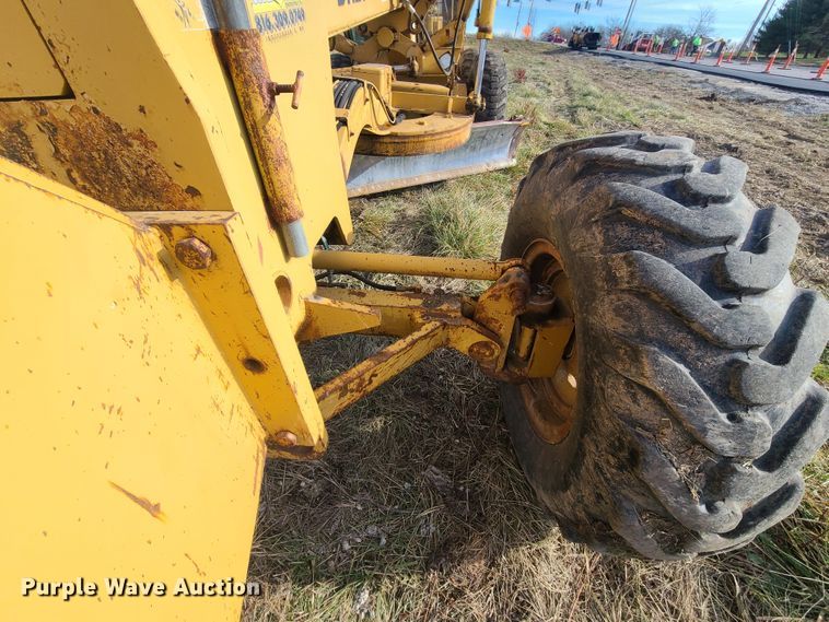 image for item HM9834 Dresser 850  motor grader