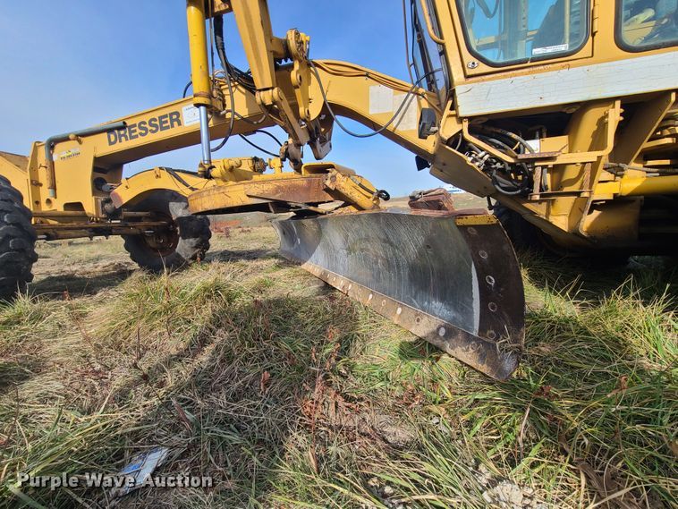 image for item HM9834 Dresser 850  motor grader