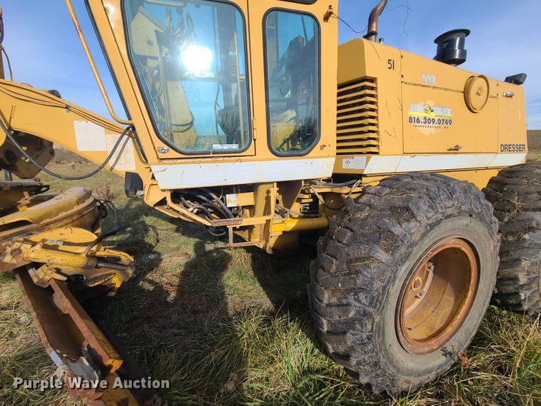 image for item HM9834 Dresser 850  motor grader