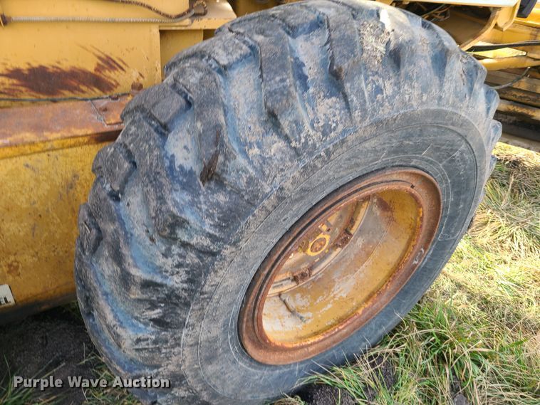 image for item HM9834 Dresser 850  motor grader