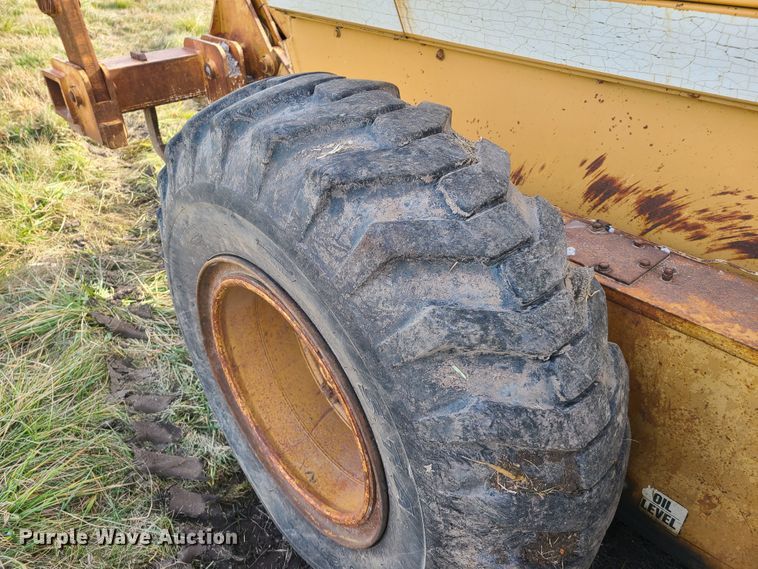 image for item HM9834 Dresser 850  motor grader