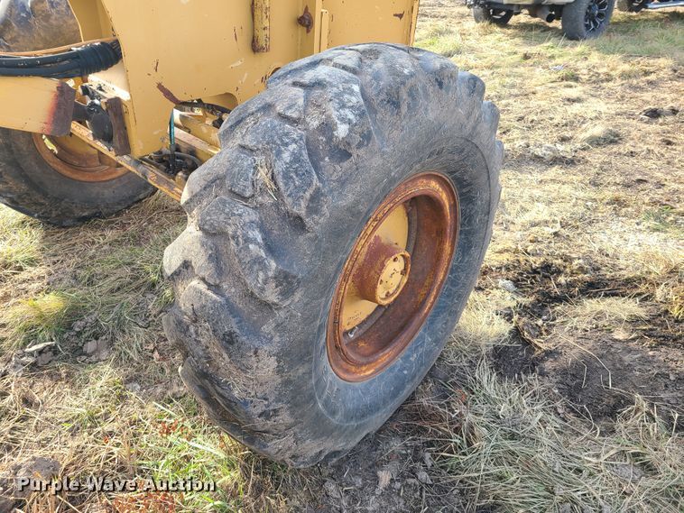 image for item HM9834 Dresser 850  motor grader