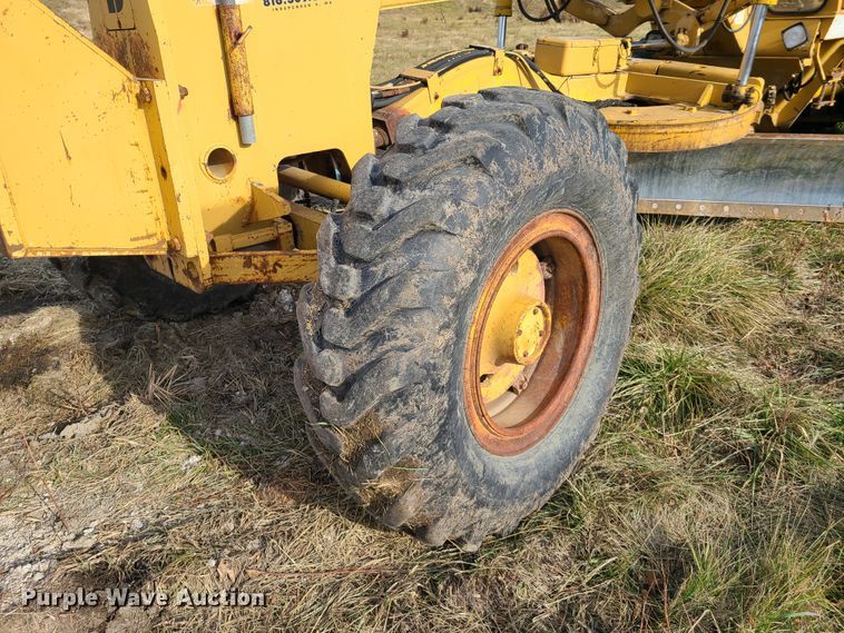 image for item HM9834 Dresser 850  motor grader