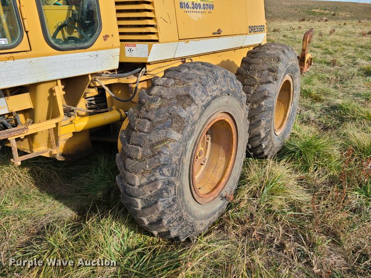 image for item HM9834 Dresser 850  motor grader