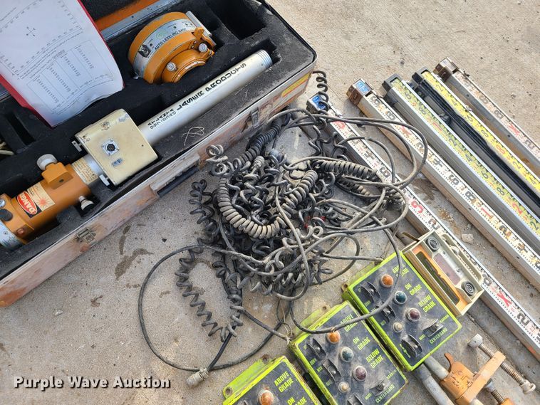 image for item HM9834 Dresser 850  motor grader