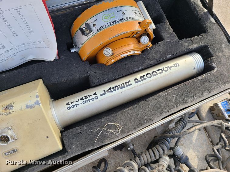 image for item HM9834 Dresser 850  motor grader