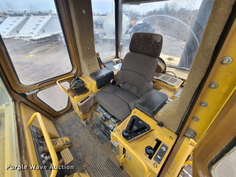 image for item HM9840 1999 Caterpillar 963B  track loader