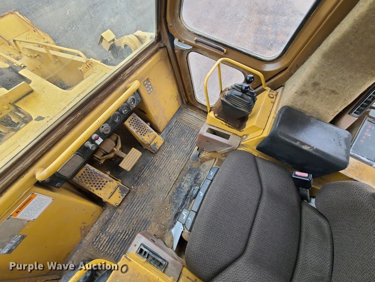 image for item HM9840 1999 Caterpillar 963B  track loader