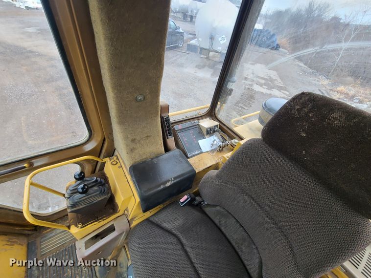 image for item HM9840 1999 Caterpillar 963B  track loader