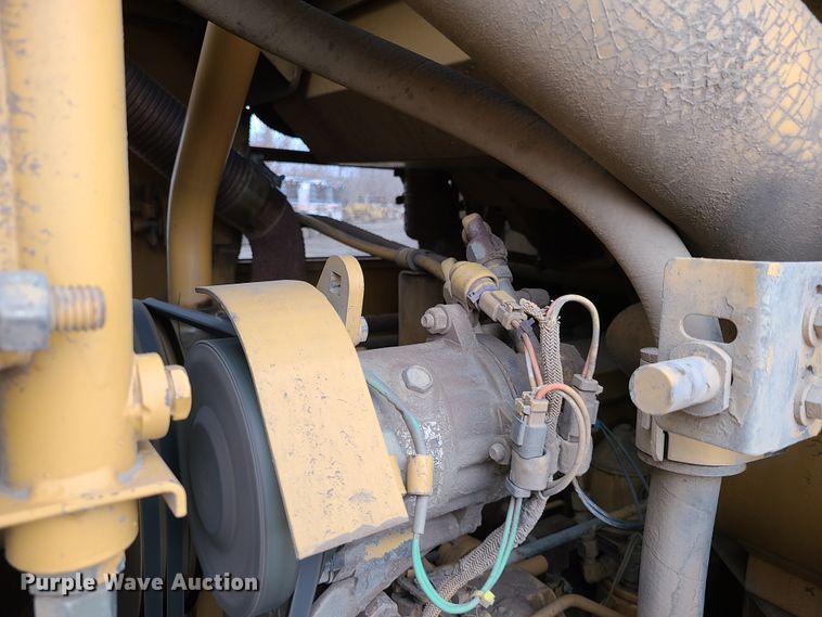 image for item HM9840 1999 Caterpillar 963B  track loader