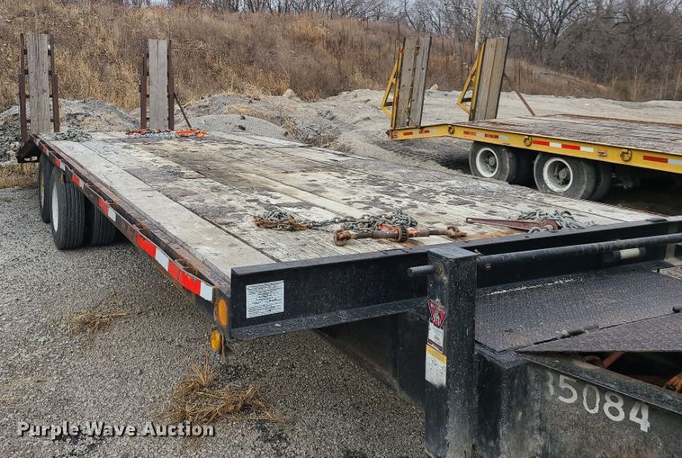 image for item HM9848 2004 Stohl equipment trailer