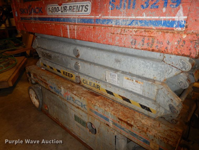 image for item HP9056 Sky Jack SJIII 3219  scissor lift