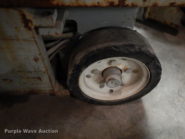 image for item HP9057 Sky Jack SJM3015  scissor lift