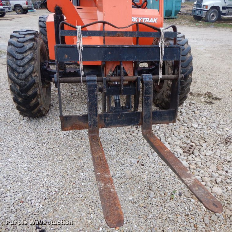 image for item HP9058 2006 Sky Trak 8042  telehandler